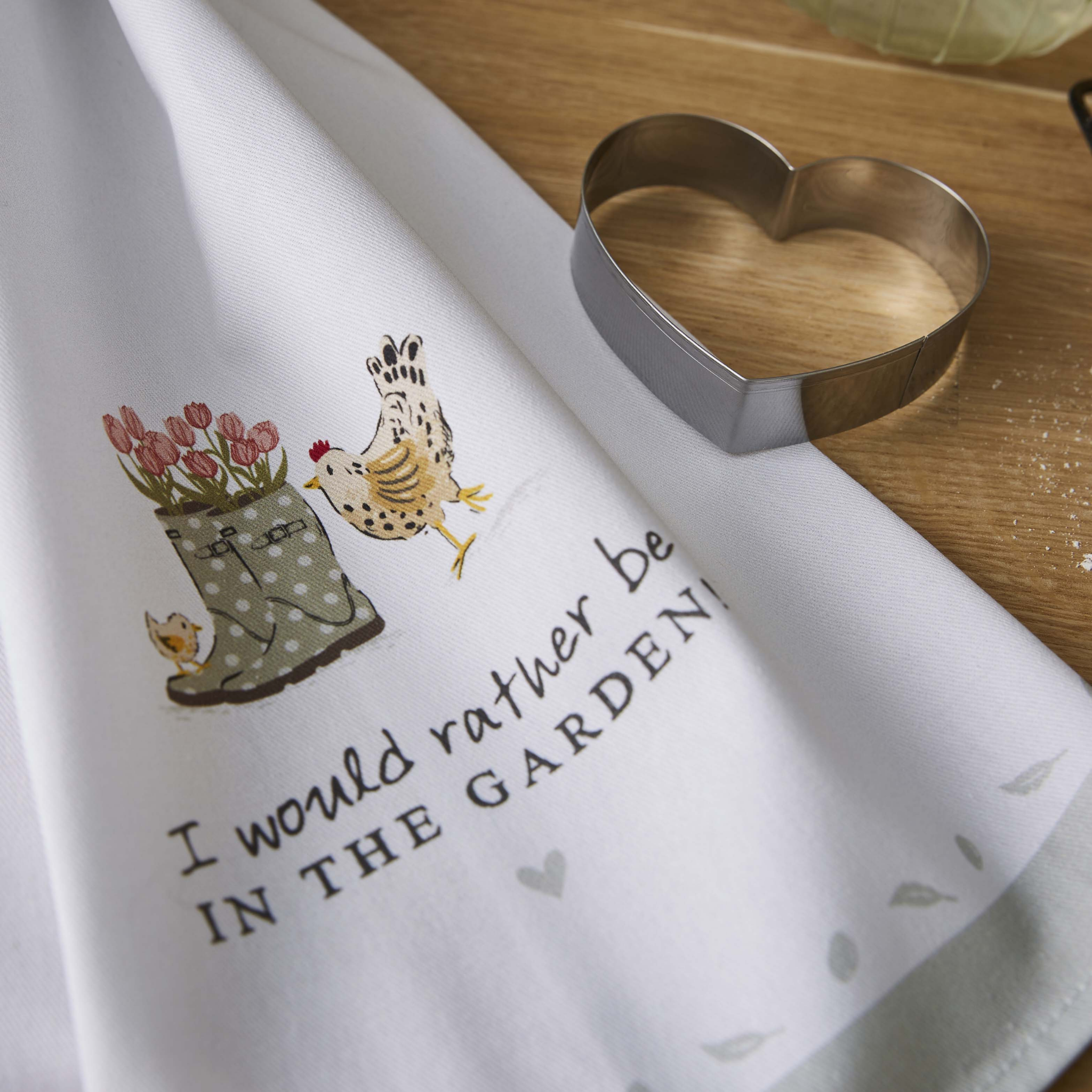 Tea Towel & Cookie Cutter Set Hen House Lane