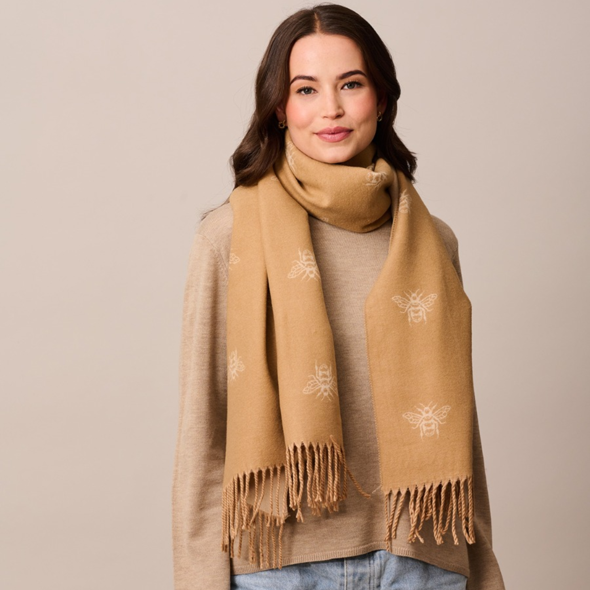 Latte Queen Bee Scarf