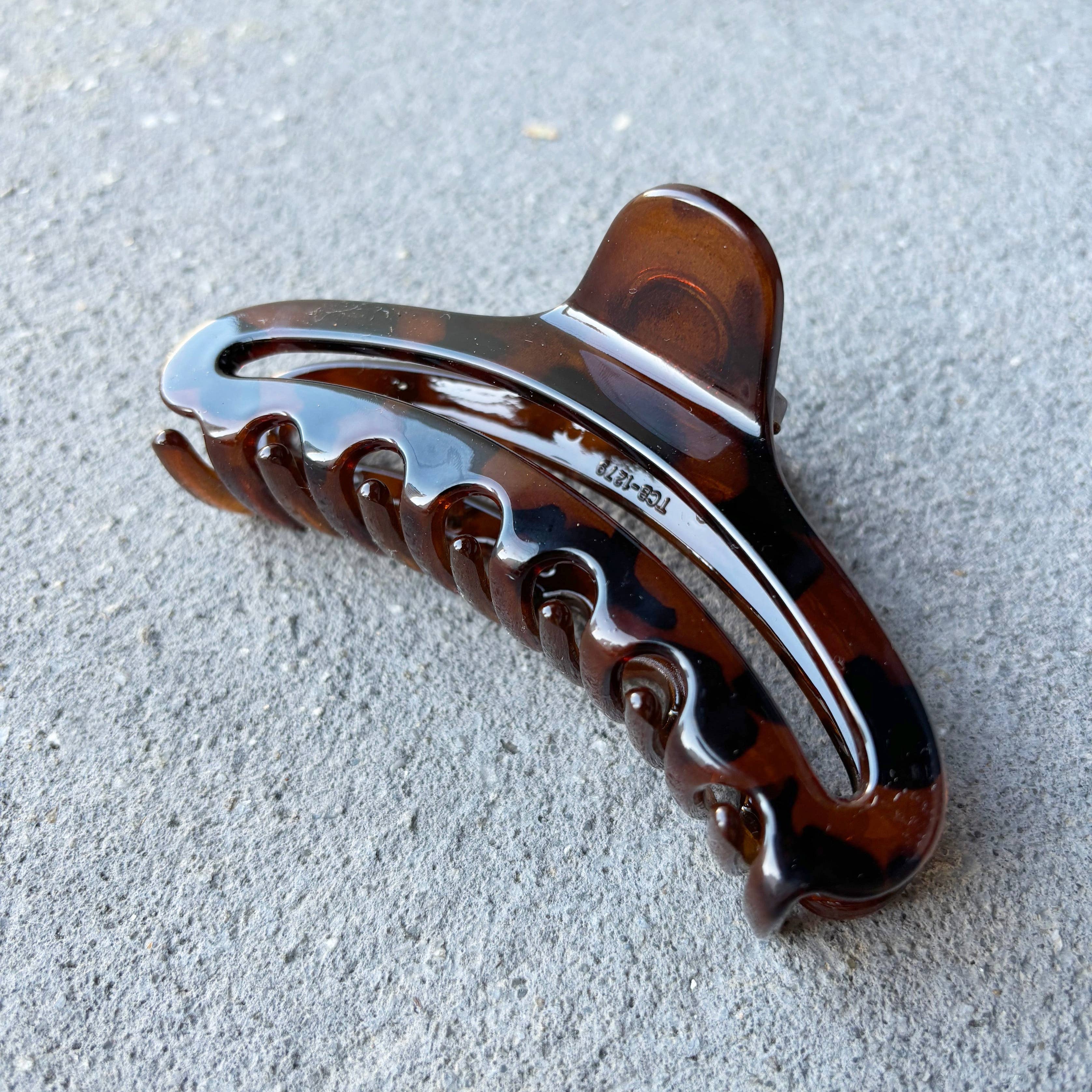 Zen Oval Hair Claw Clip Tort