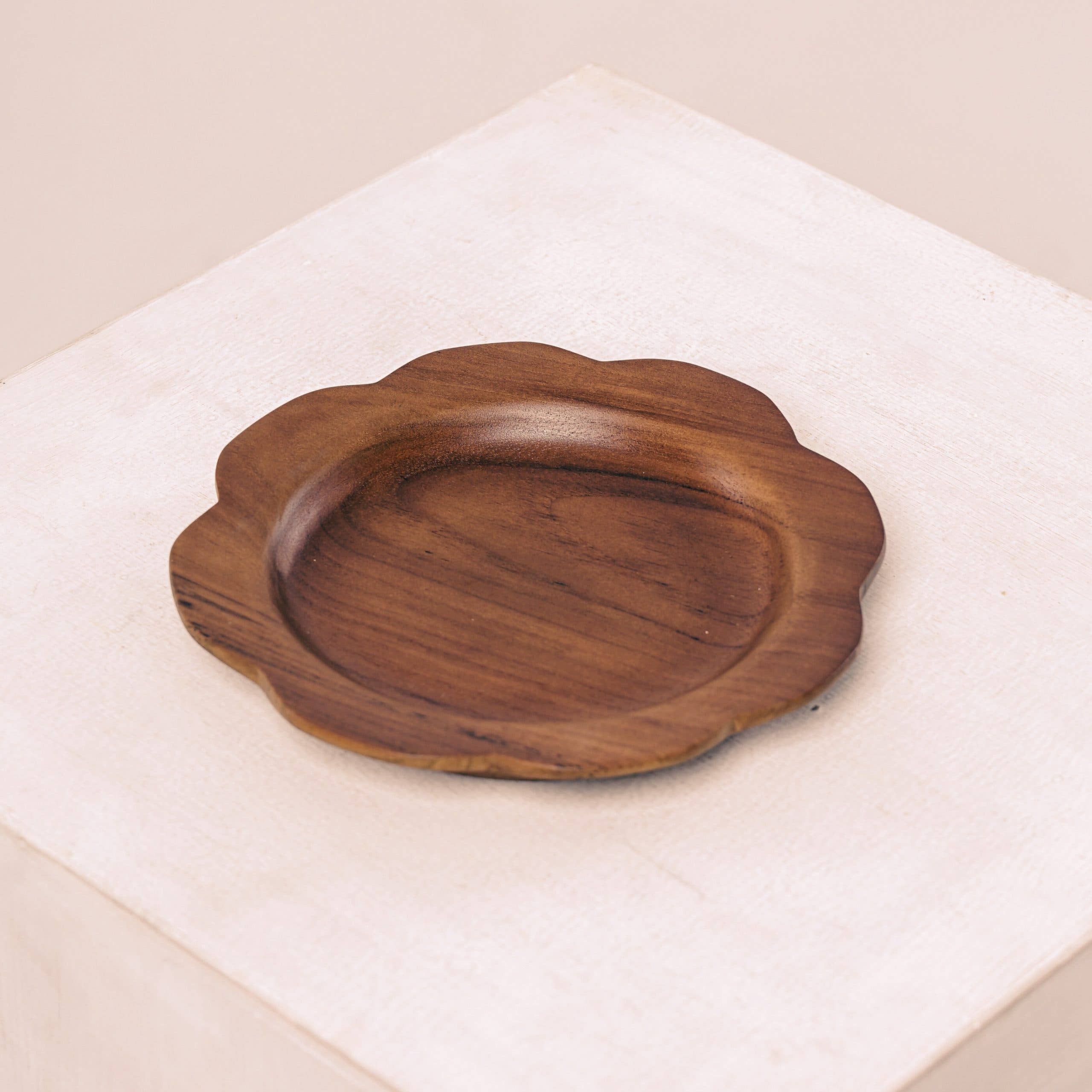 Wooden Scalloped Plate Medium