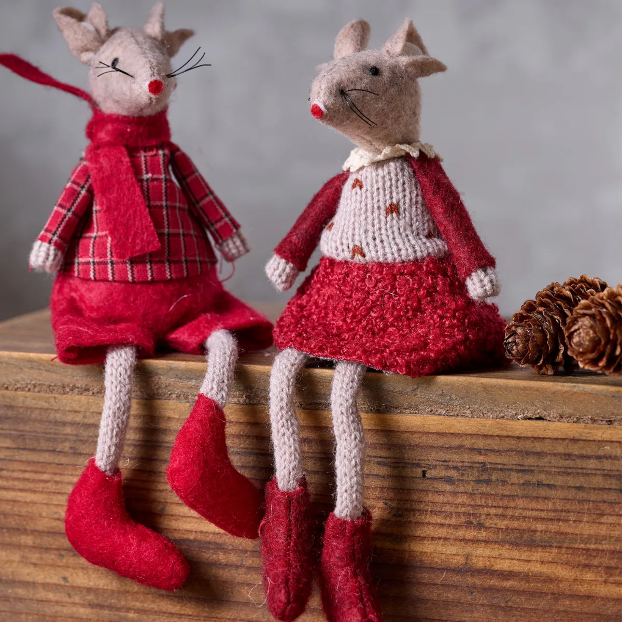 Red Edna Mouse Sitting