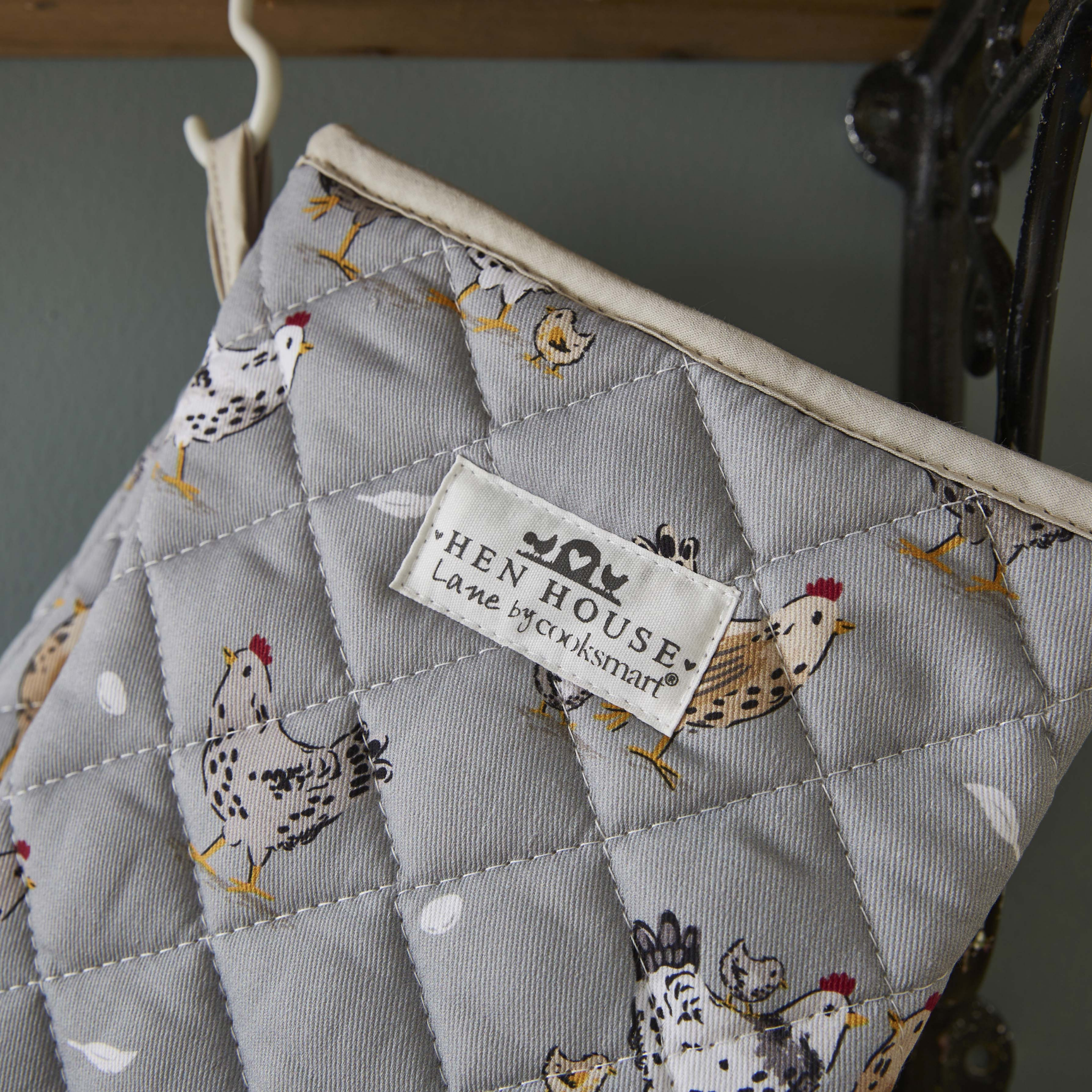 2 Pack Of Gauntlets Hen House Lane