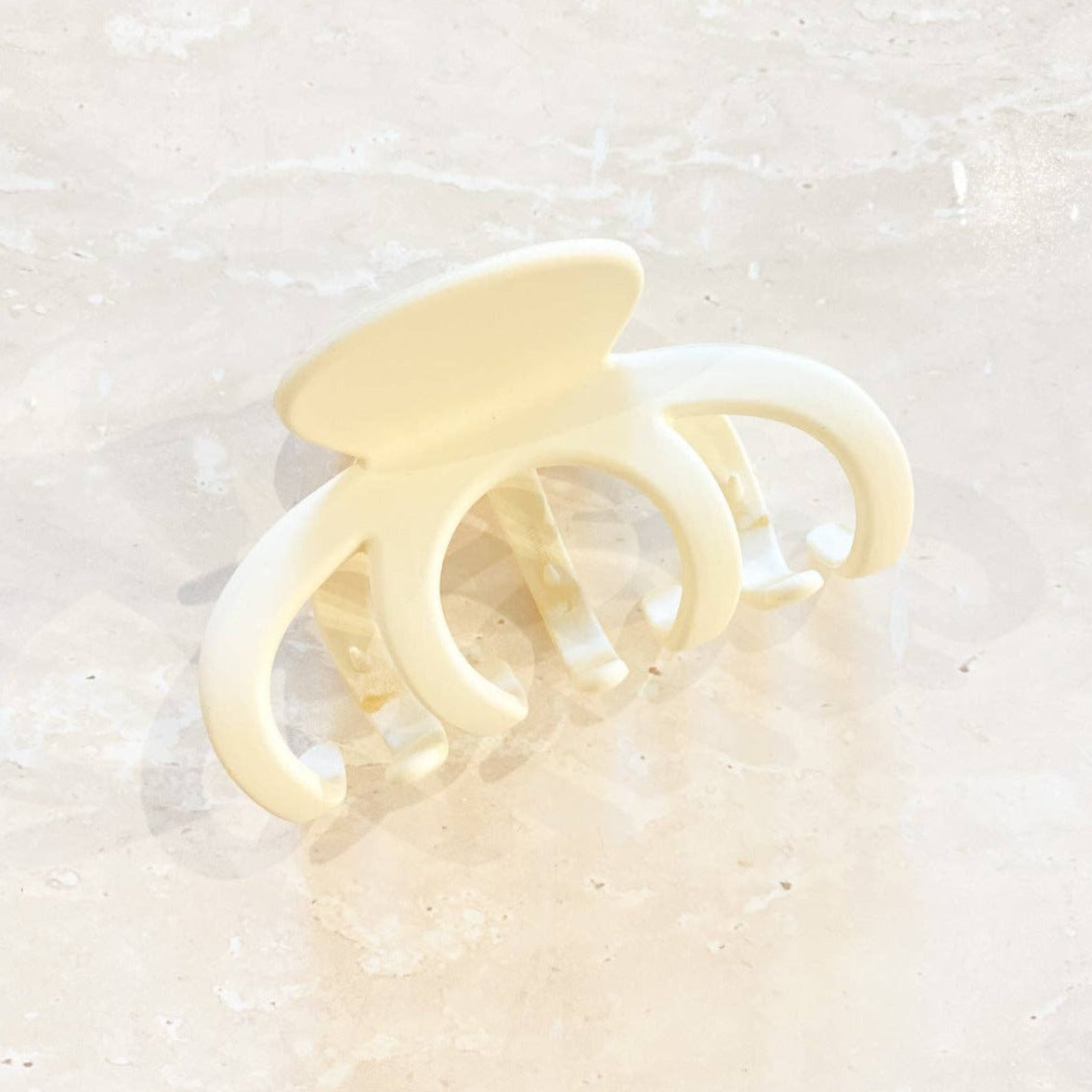 Chloe Matte Claw Clip White