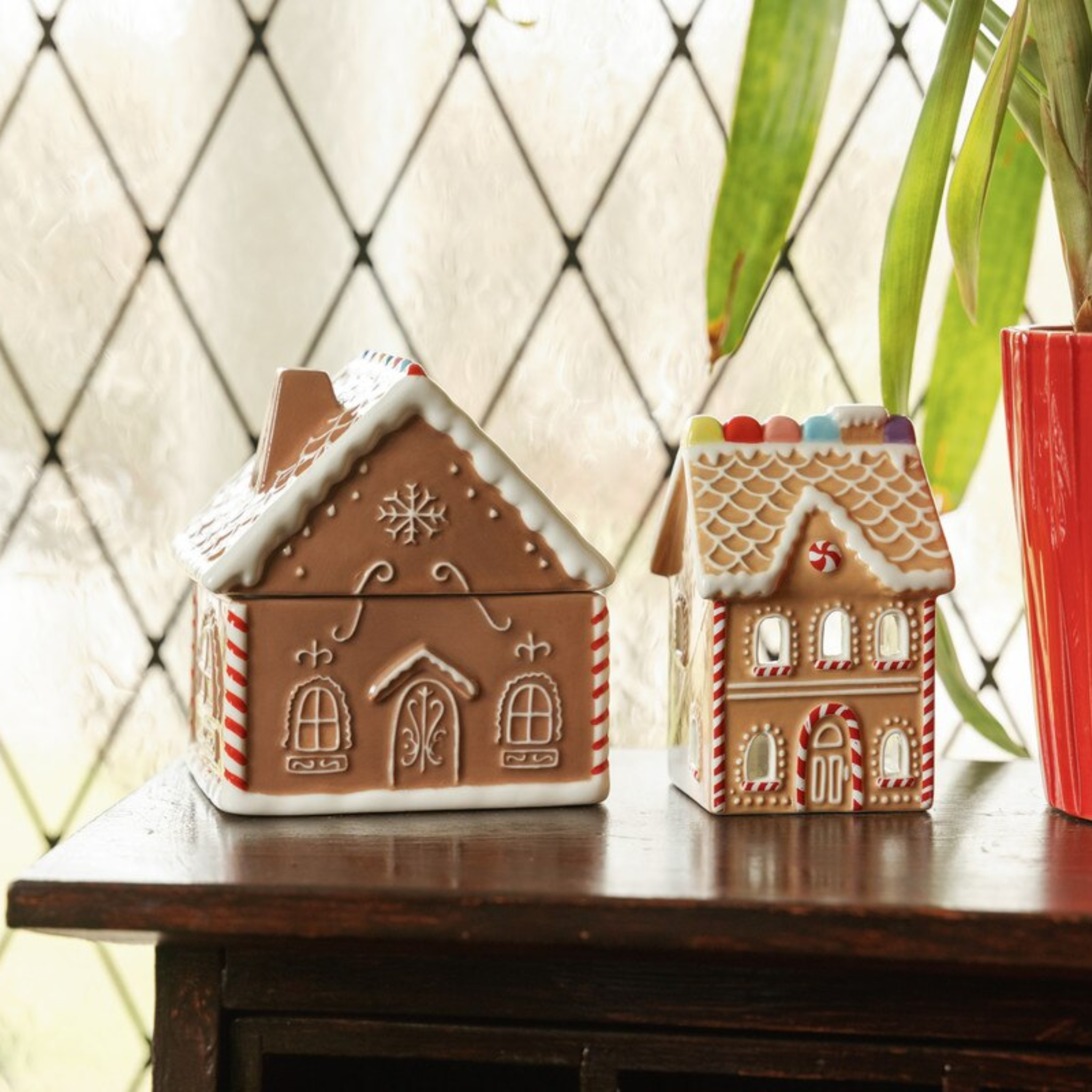 Ceramic Gingerbread House 9.5oz Candle