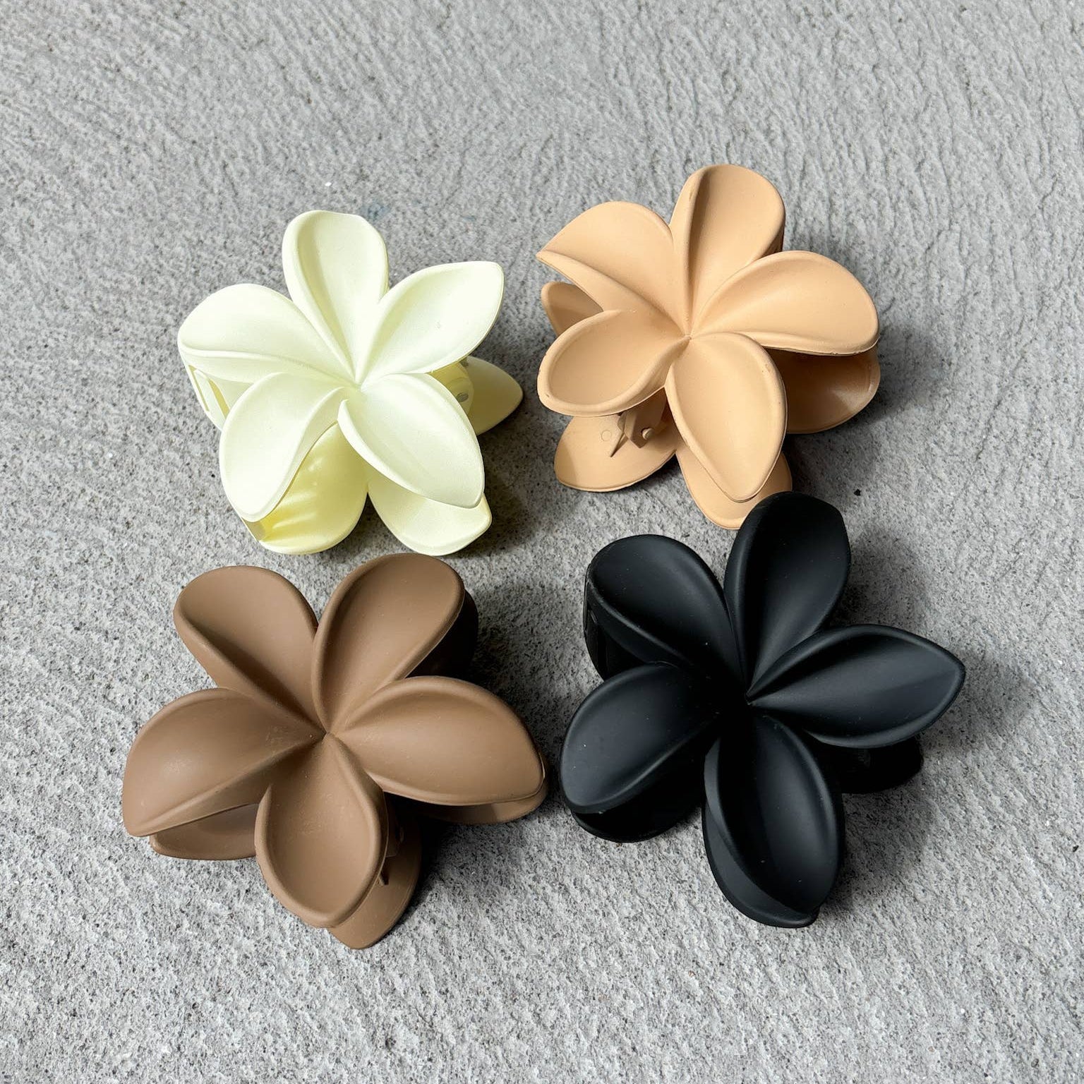 Hibiscus Matte Flower Claw Clip Black