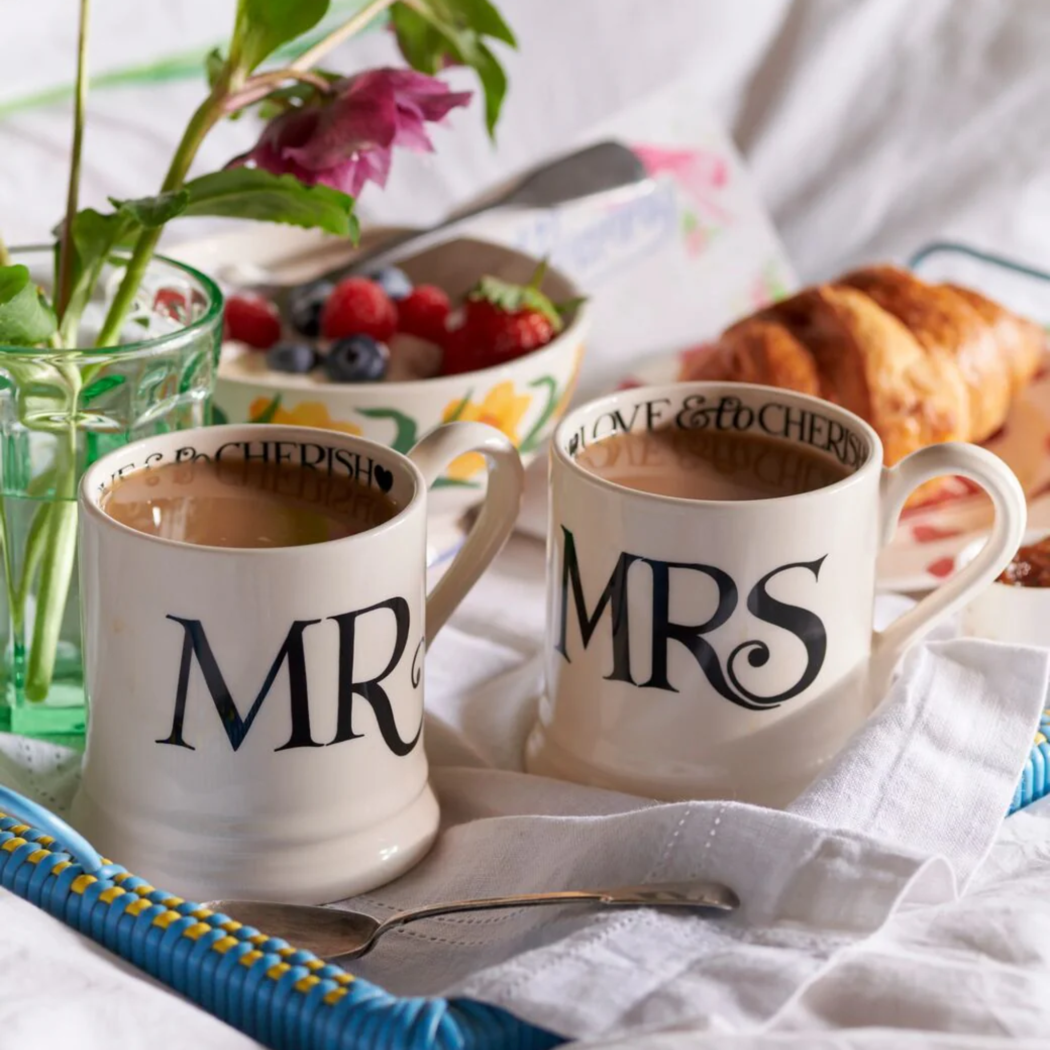 Black Toast Mr & Mrs Set of Two 1/2 Pint Mugs