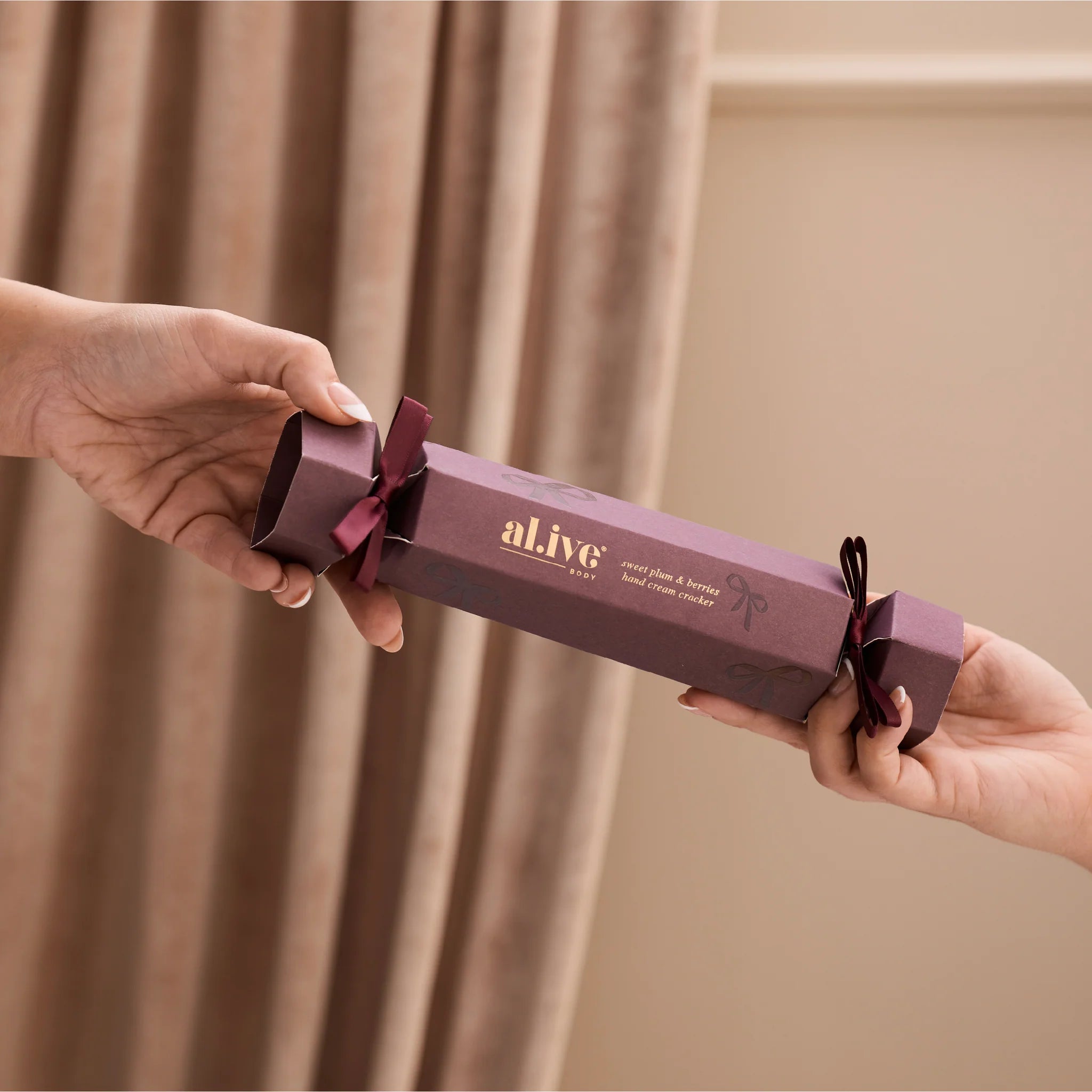 Hand Cream Cracker Sweet Plum & Berries