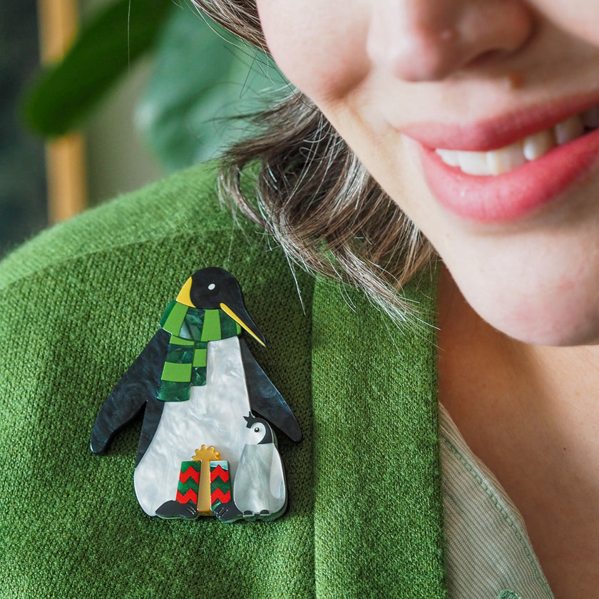 BHDL108Paddy_PipthePenguinsBrooch_1.jpg