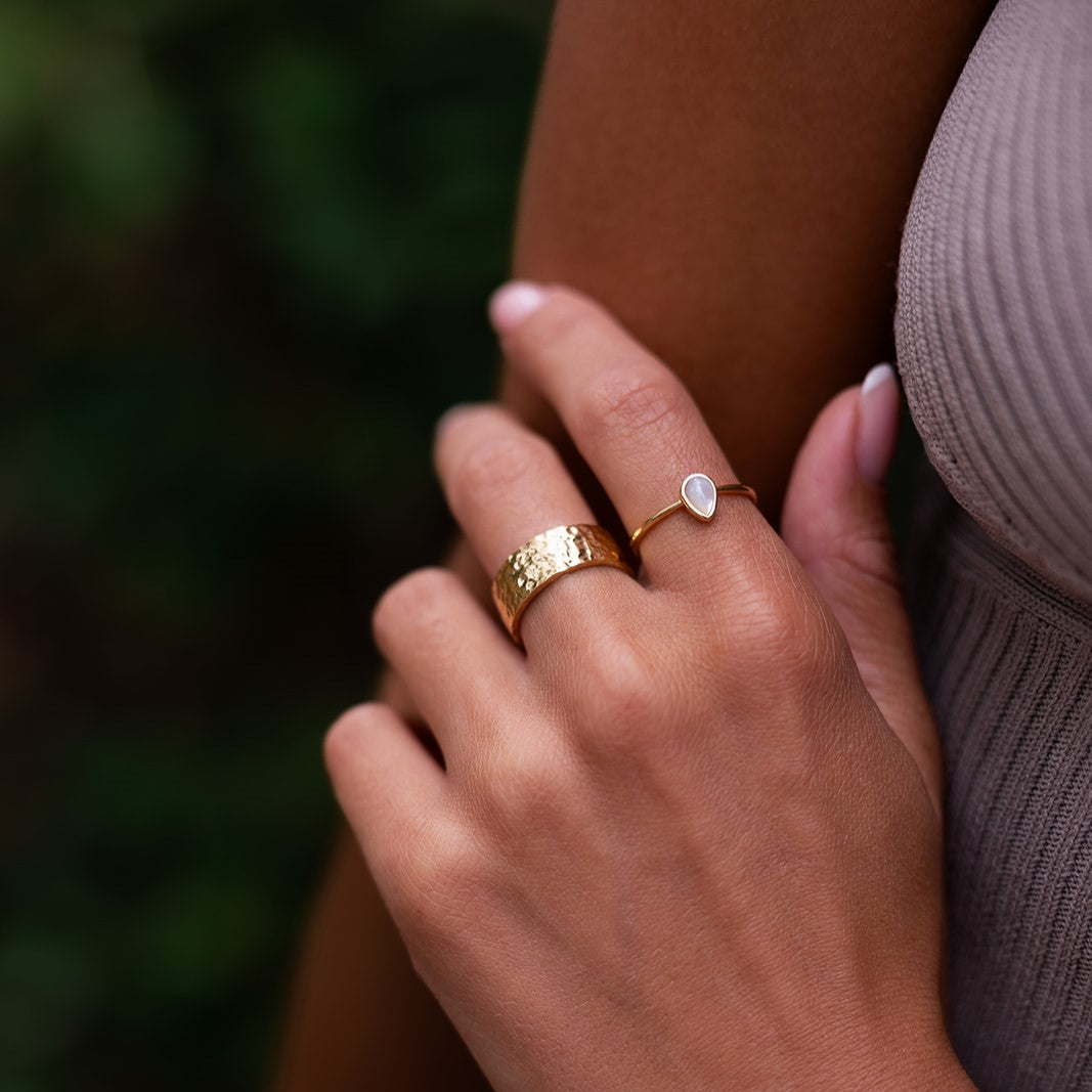 Selene Ring Mother of Pearl Gold