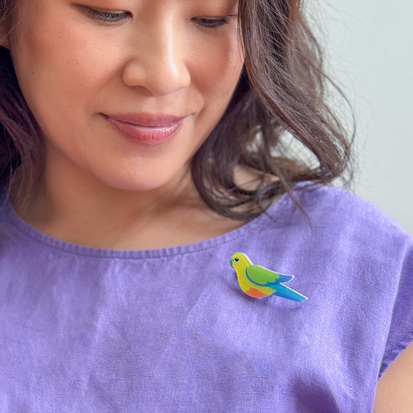 EBDY102Orange-BelliedParrotSimplifiedMiniBrooch_2.jpg