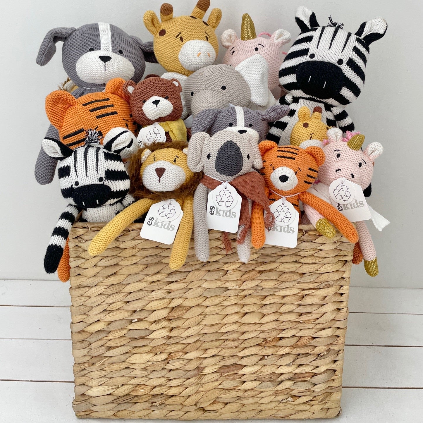 Knittedanimals_3acd7510-afd6-4719-adbc-a38fb0264c7e.jpg