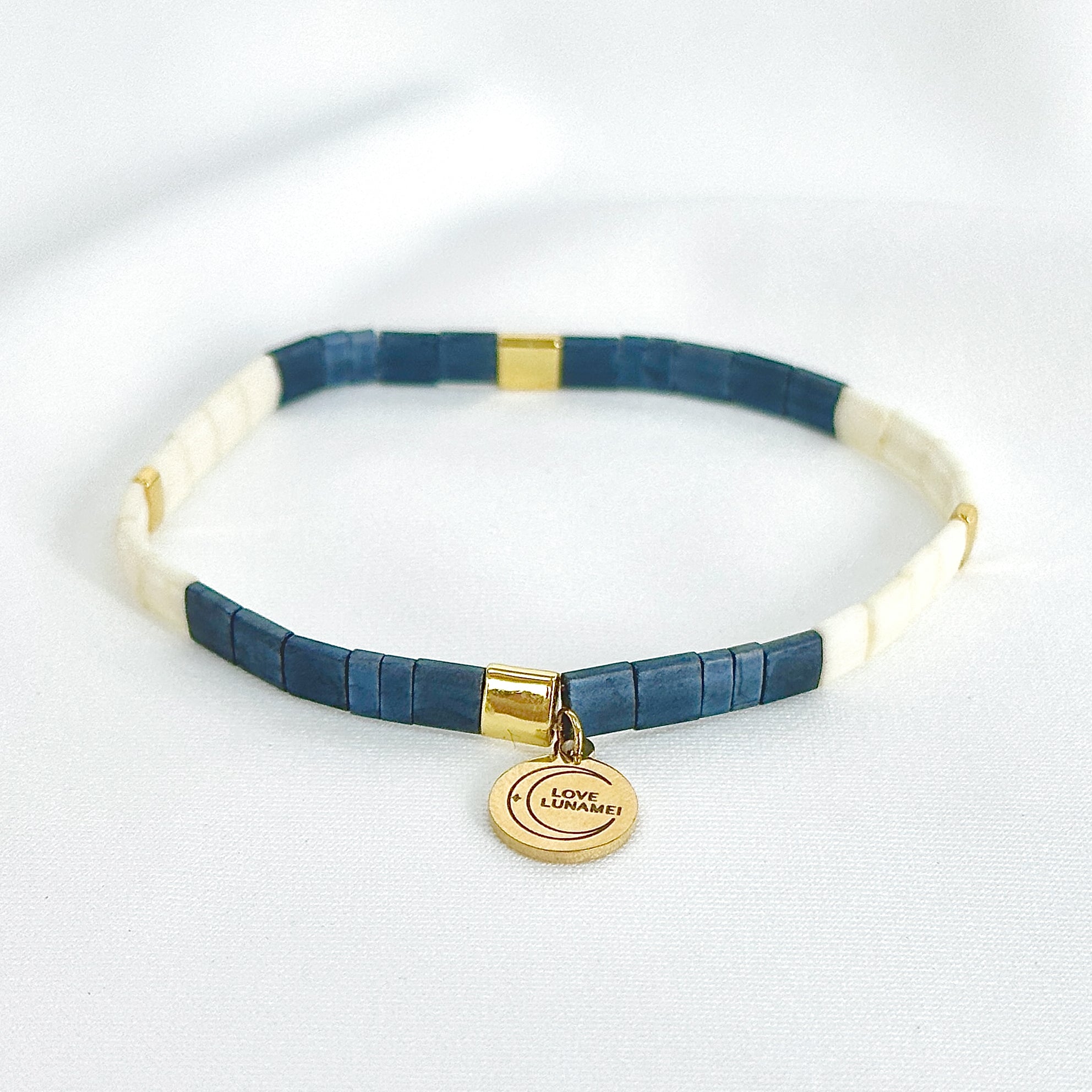 Love-Bracelet-04-1.jpg