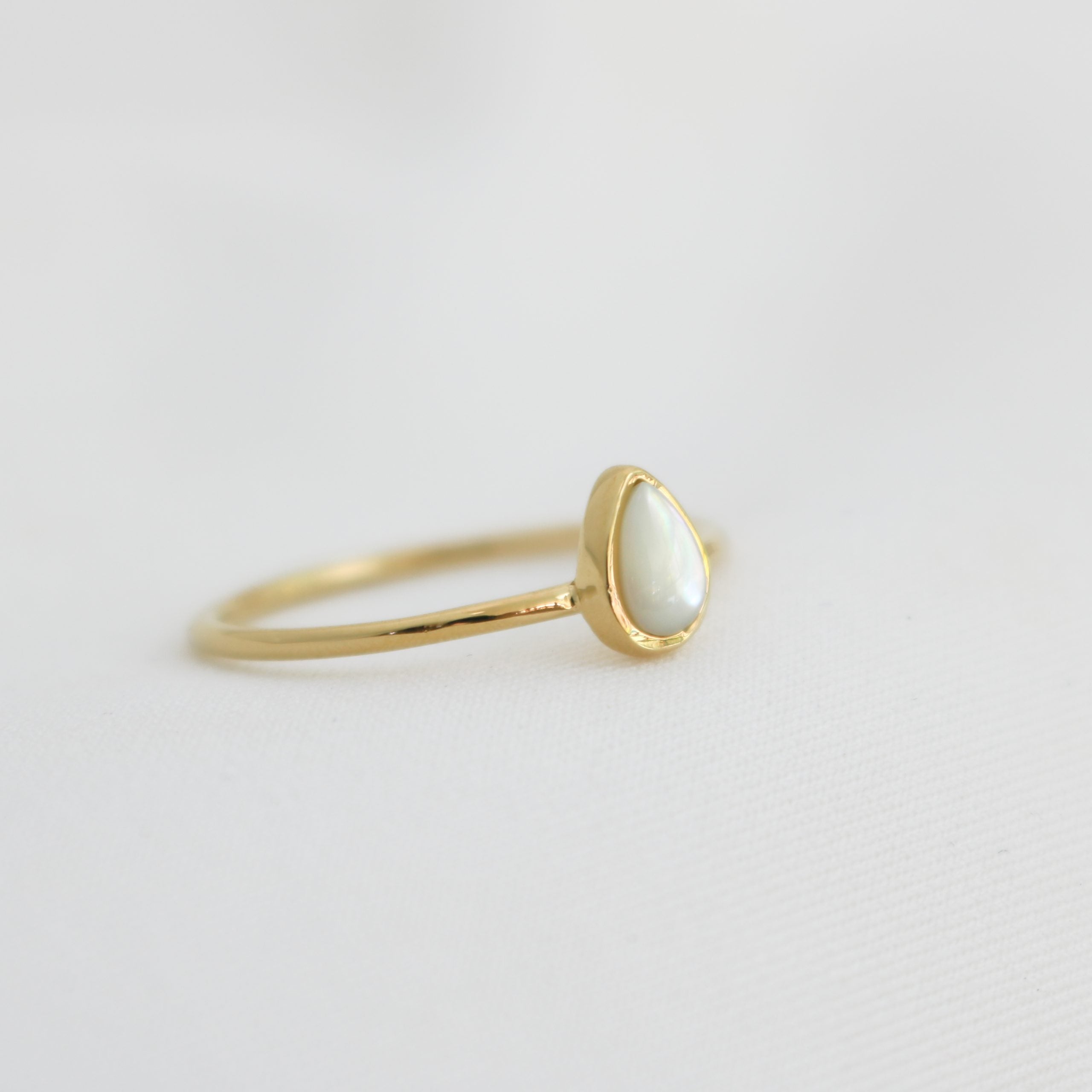 Selene Ring Mother of Pearl Gold