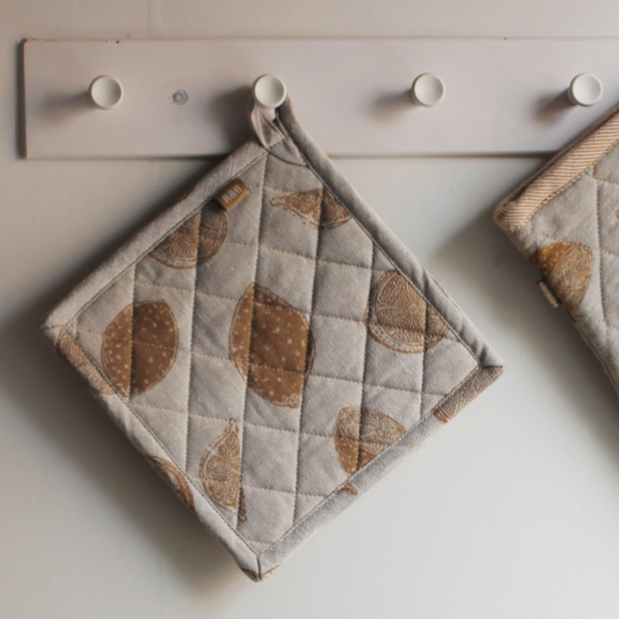 V2SpeckledHenStore-ShopifyProductImageAdjustments-2048x2048_32.png