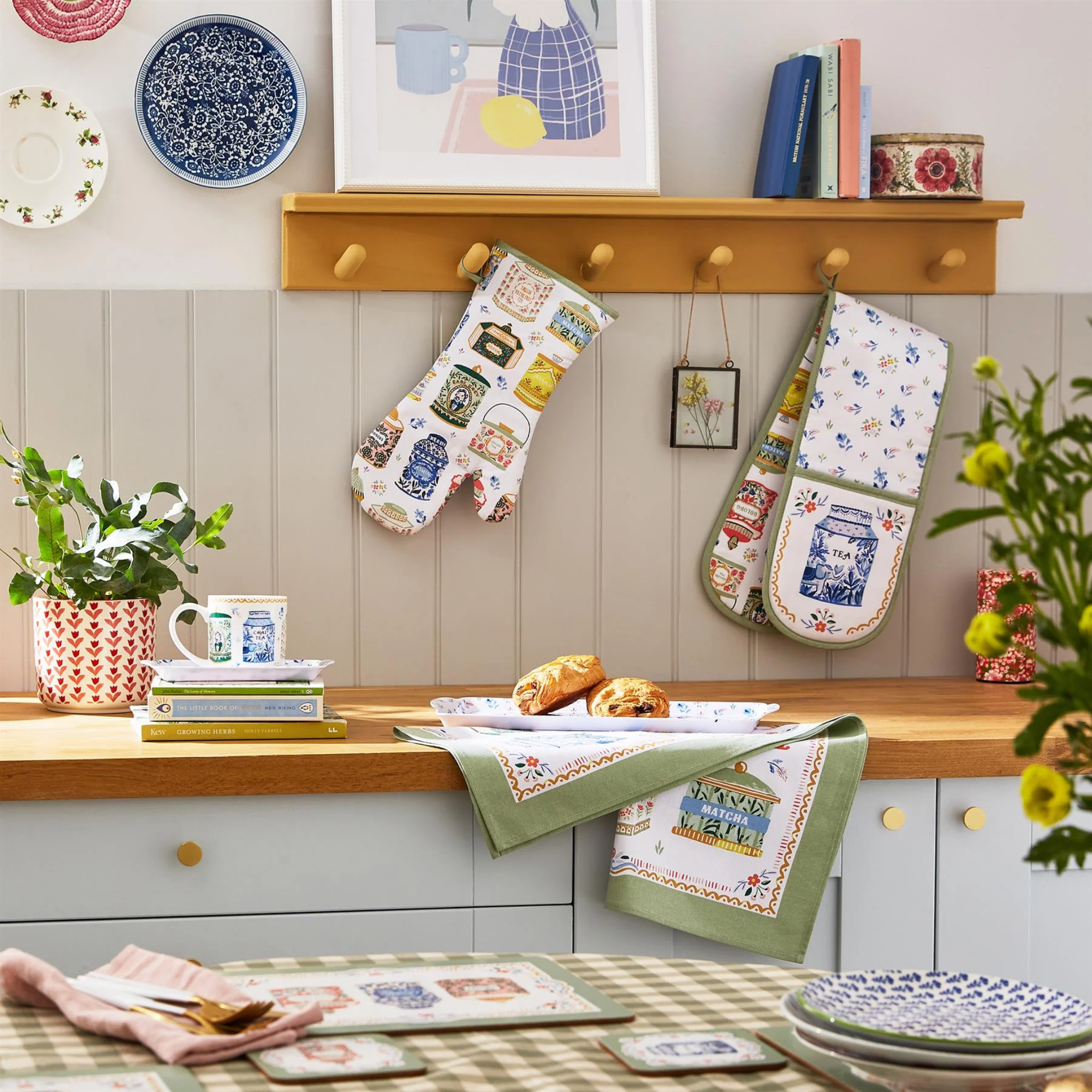 Tea Tins Cotton Apron