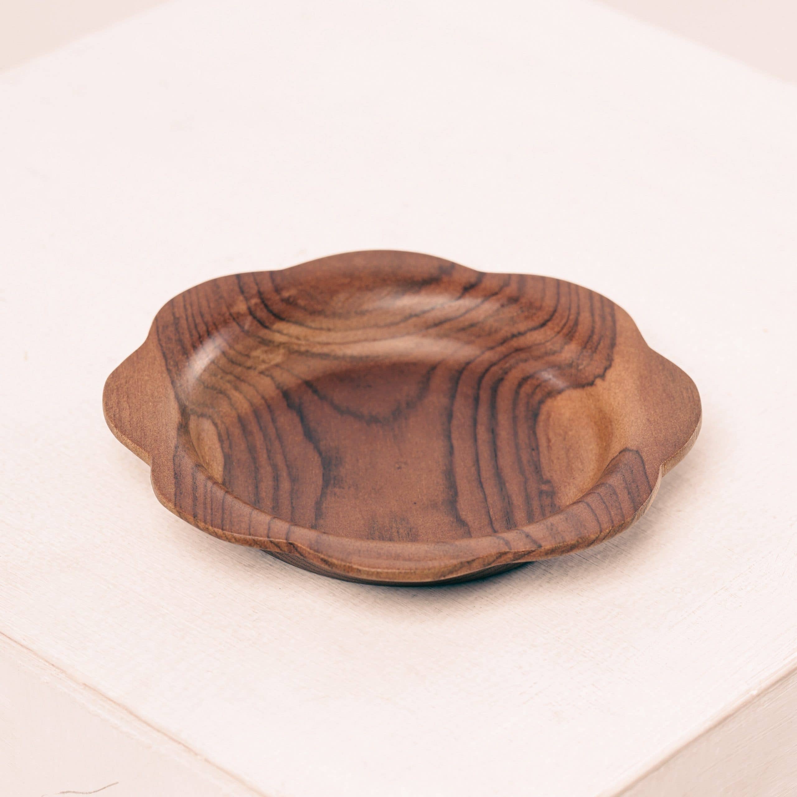 Wooden Scalloped Plate Small