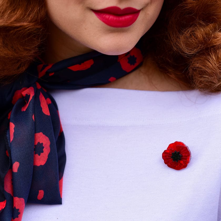 erstwilder-remembrance-poppy-field-mini-brooch-model-red_850x_aec41101-5321-4fe9-be66-6a5a877de1d3.jpg