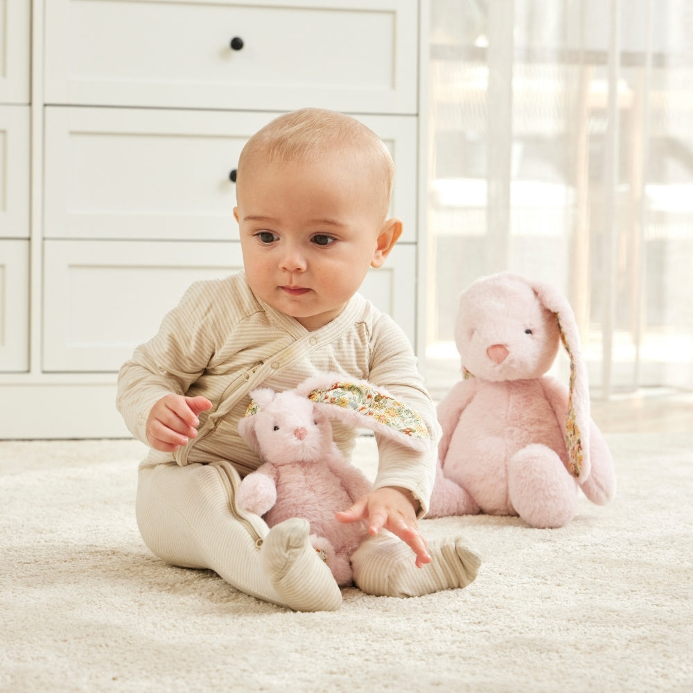 plush-bunny-pink-floral-rattle-lifestyle_1.jpg