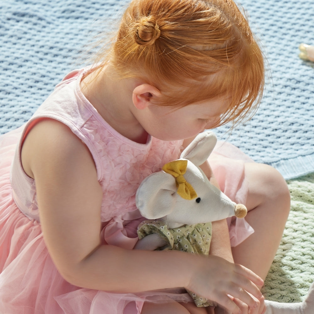 soft-toy-mouse-juliet-lifestyle-1-jcst527.jpg