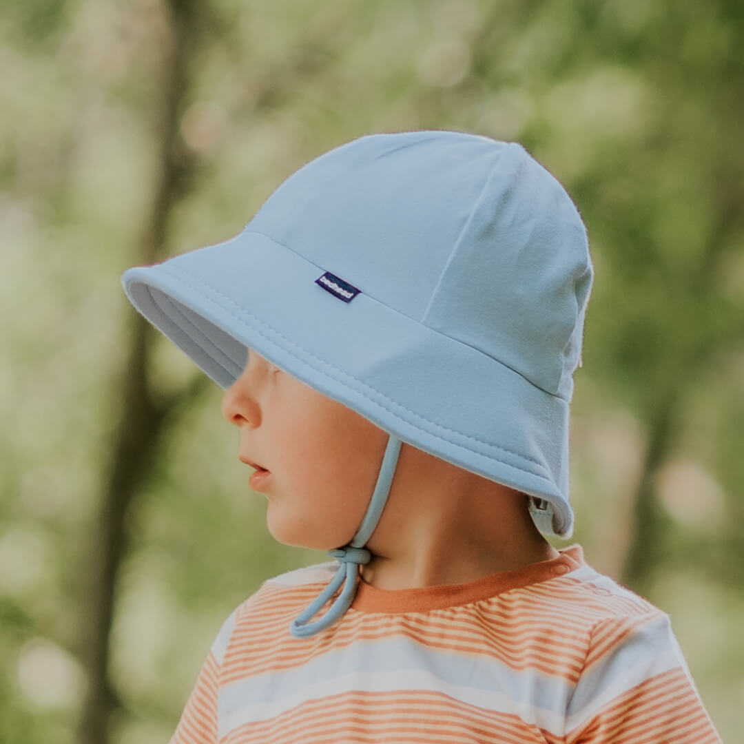 toddler-bucket-chambry-model-side-BB055.jpg